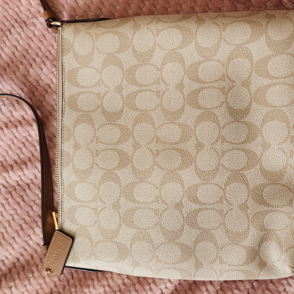 Coach crossbody - Picture 2 of 3